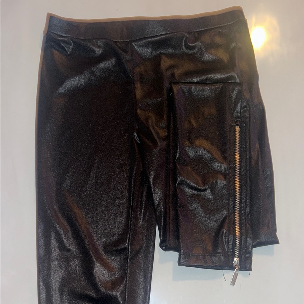 Faux leather leggings with zipper
